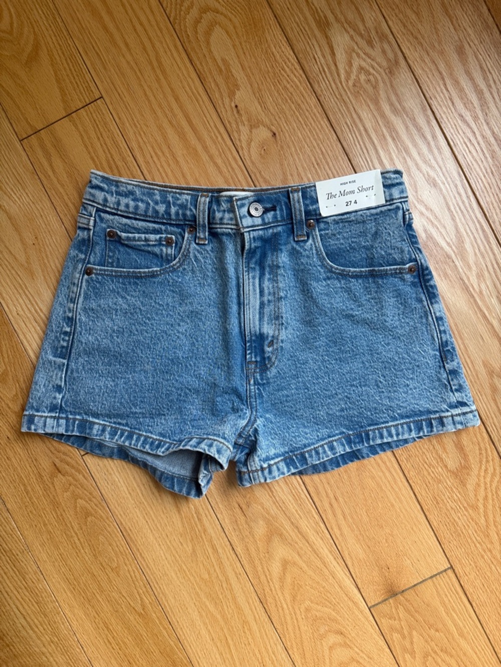 NWT Abercrombie & Fitch Light Wash Mom Jean Shorts